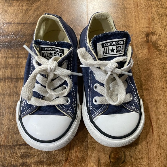 Chuck Taylor All Star Classic Converse Kids Sneakers in Navy Blue - Size 5 - Picture 2 of 7